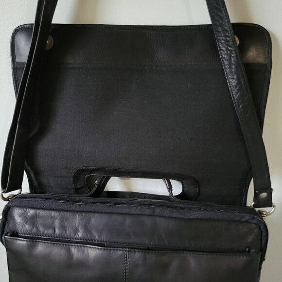 EUC WILSONS THE LEATHER EXPERTS BLACK GENUINE LEATHER LAPTOP MESSENGER BAG - Picture 10 of 16